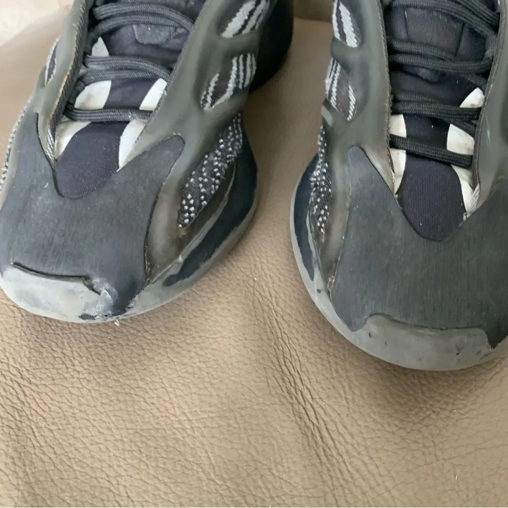 Adidas Yeezy 700 V3 Sneakers Men's Alvah Colorway Black Men's Athletic Size 13